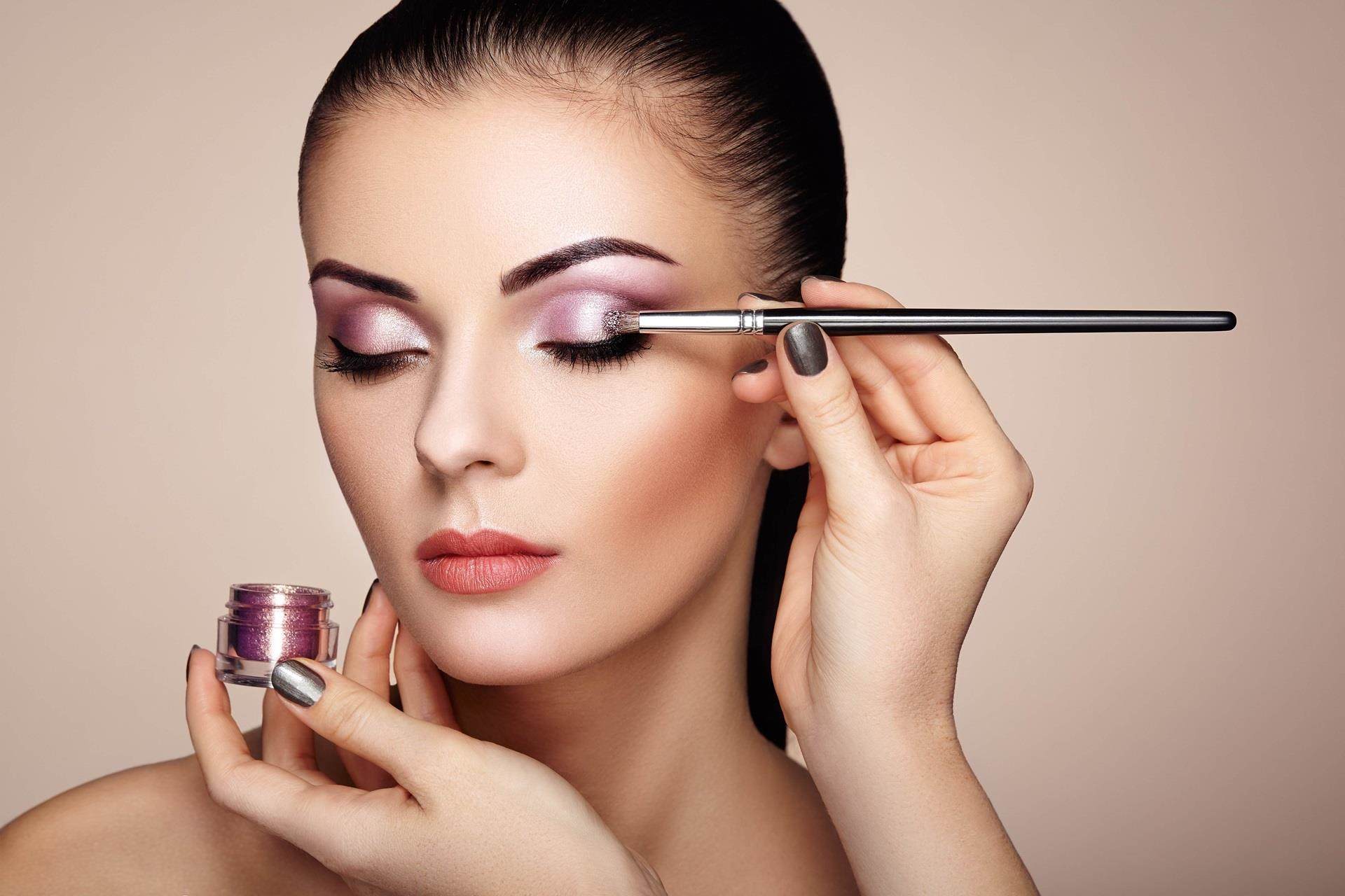 Colour Cosmetics Glitter Eyeshadow Woman